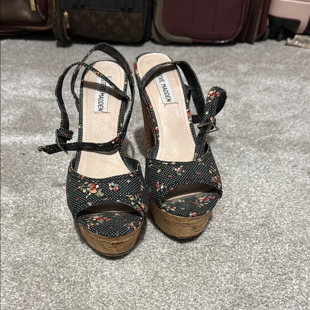 Steve Madden Black Wedge Sandals with Strappy Design